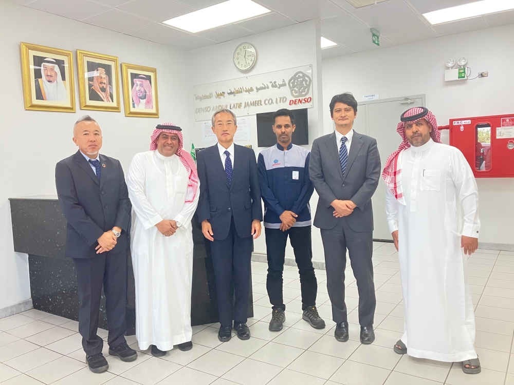 A group photo with the people of Denso ALJ Co. Ltd.