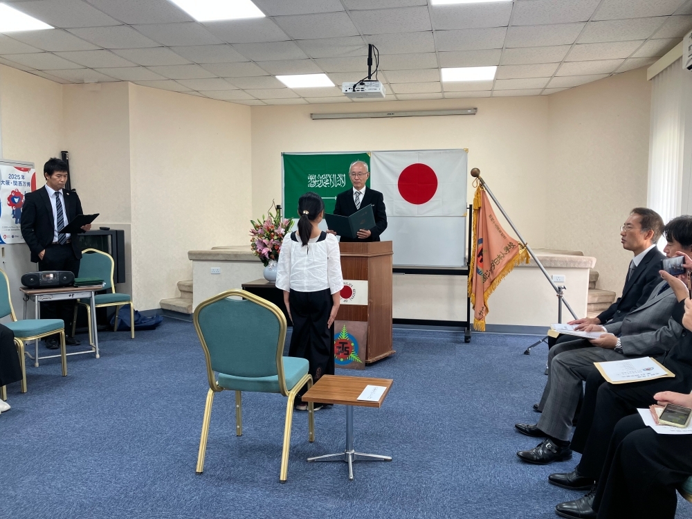 Awarding the Graduation Certificate