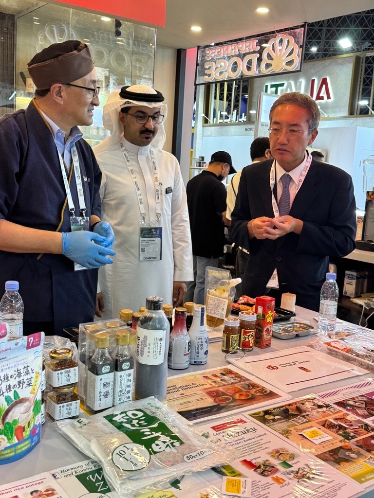 CG Yamamoto at a Japanese company booth